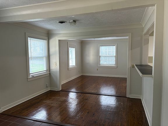 3rd image of 410 White Dr