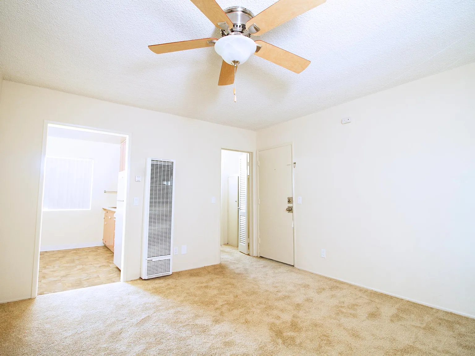 Studio, 400 sqft, $1,595 — Photo 2