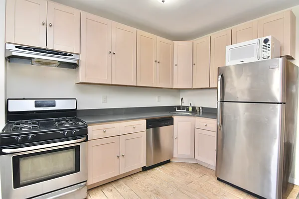 Rented by Bohemia Realty Group | media 11