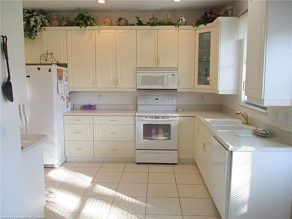 5th image of 47 Somerset Ln