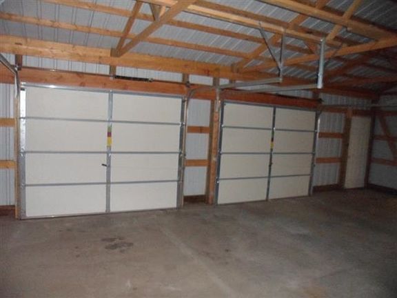 5th image of 422 Amelia St