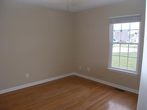 3rd image of 230 Bradford Ln