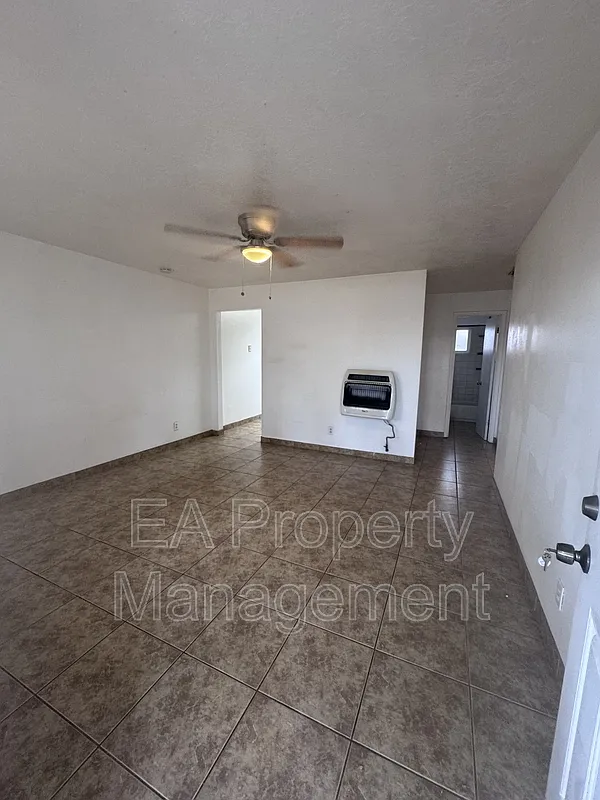 2 bed, 1.0 bath, $1,050 — Photo 4