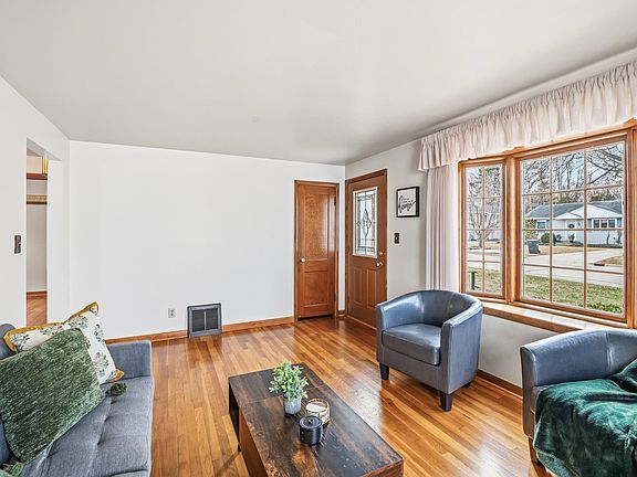 4th image of 344 Coolidge St