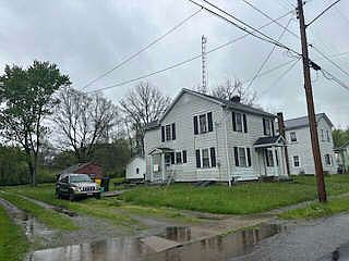 3rd image of 615 Washington St