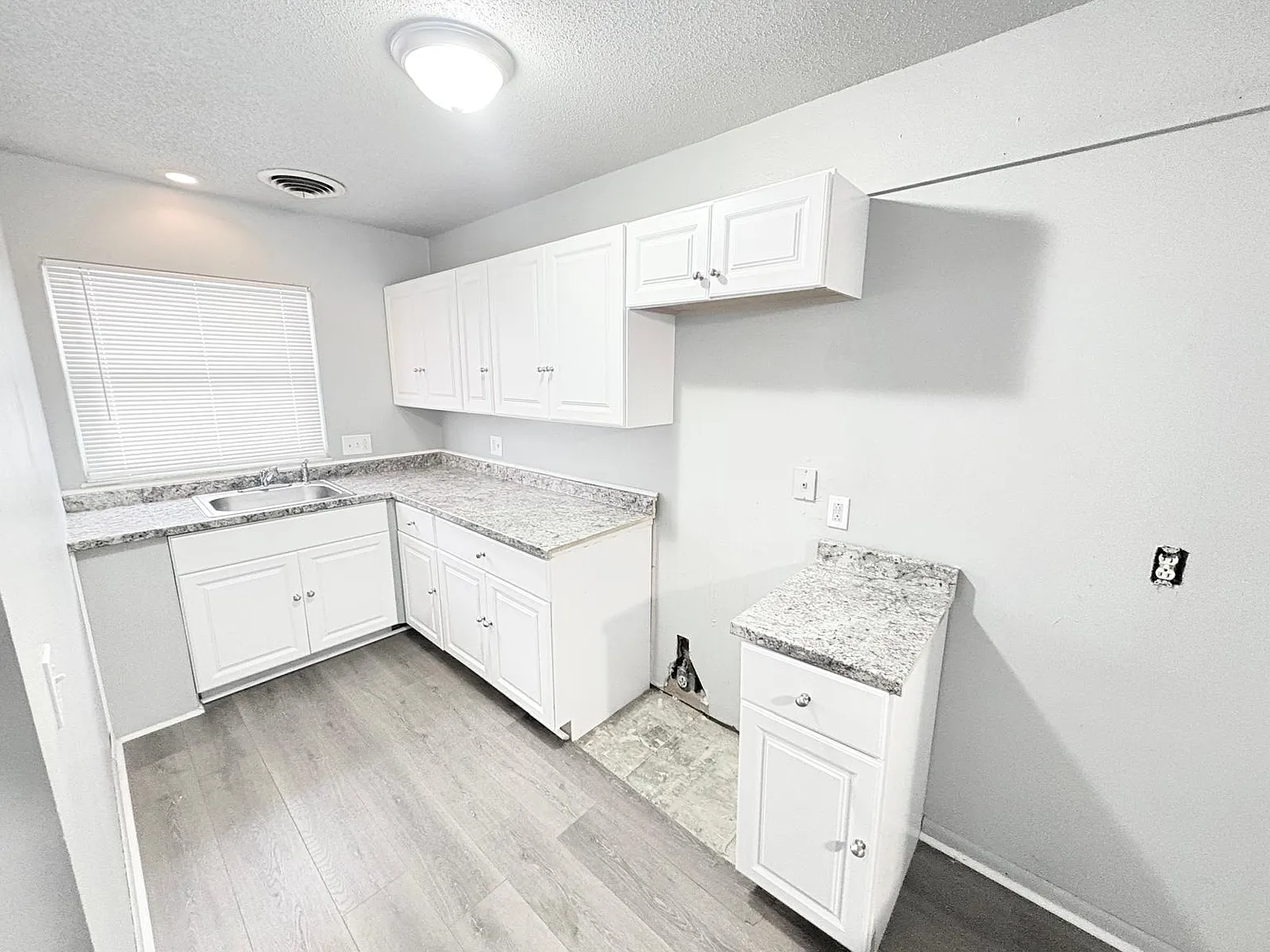 2 bed, 1.5 bath, $1,075 — Photo 3