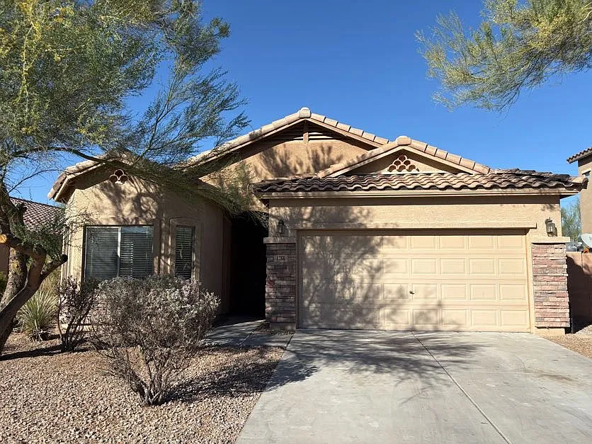 1366 E Linda Dr
