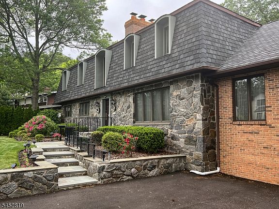 2nd image of 203 Harwood Pl