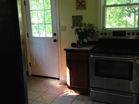 5th image of 808 Sweetbriar Cir