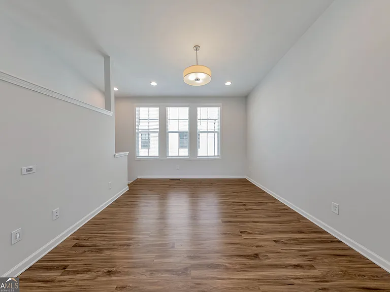 910 Brees Ct — Photo 9