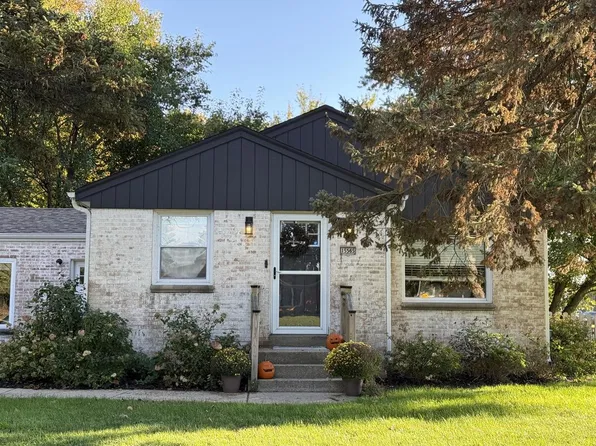 15565 Carpenter ROAD, Brookfield, WI 53005