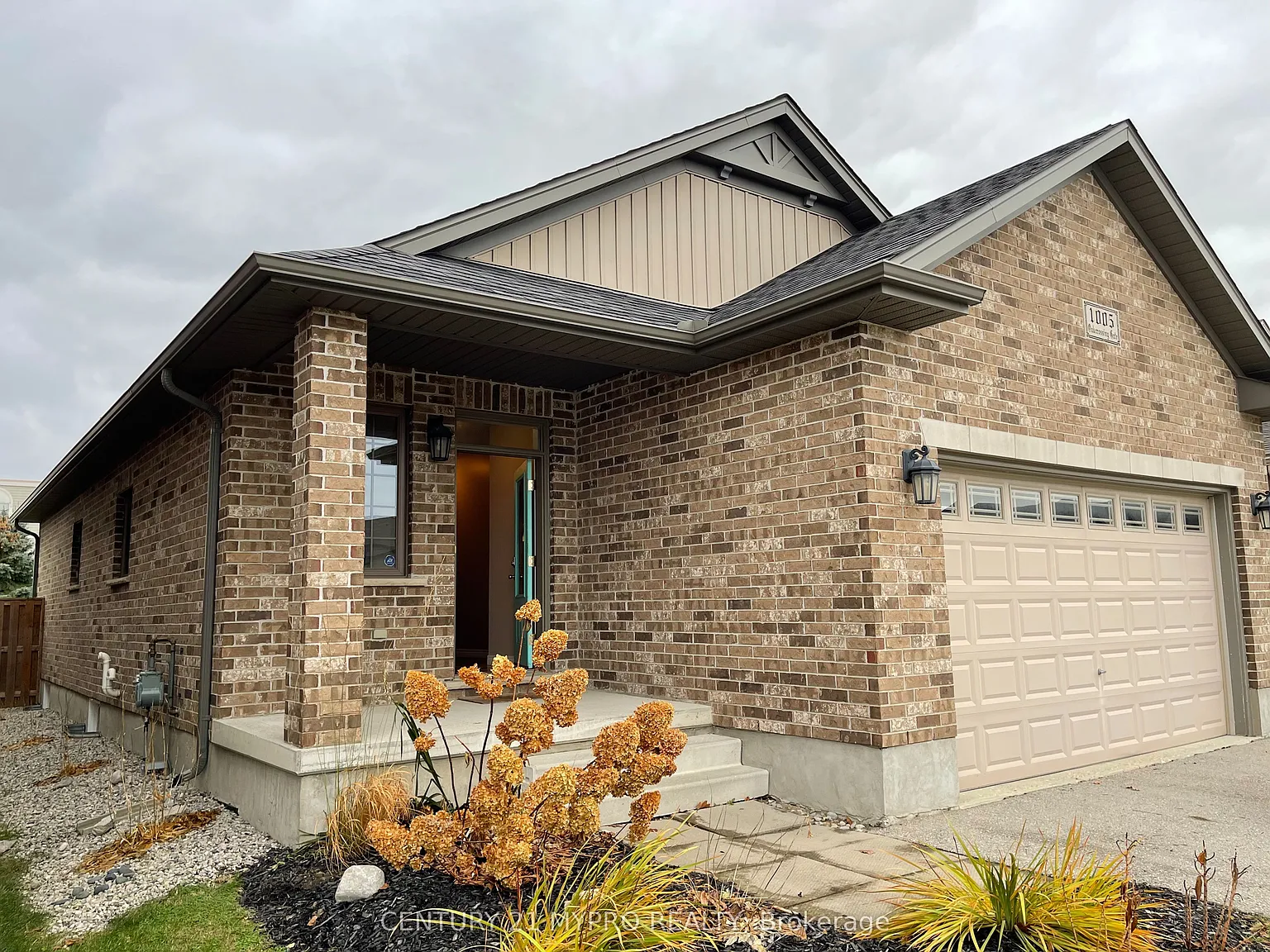 3 bed, $2,800 — Photo 2