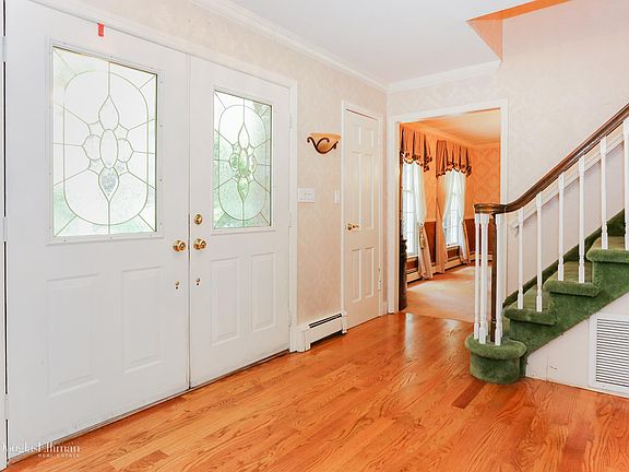 4th image of 18 Blacksmith Ln