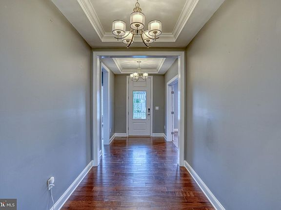 3rd image of 212 Skipping Stone Ln