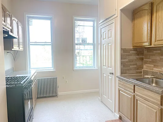 Rented by Bedford Realty USA Corp | media 8