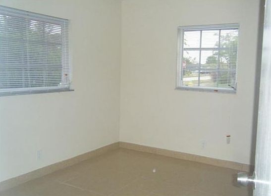 3rd image of 1061 SW 6th Ave
