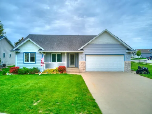 325 River Hills Dr, Story City, IA 50248
