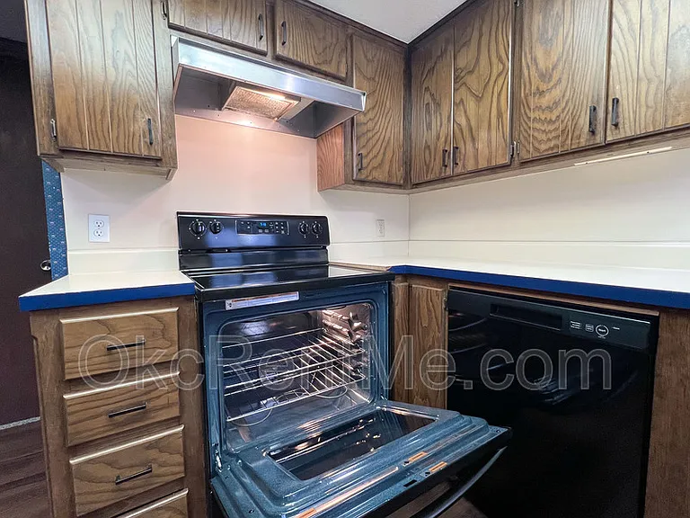 6801 Chisholm Ct — Photo 12