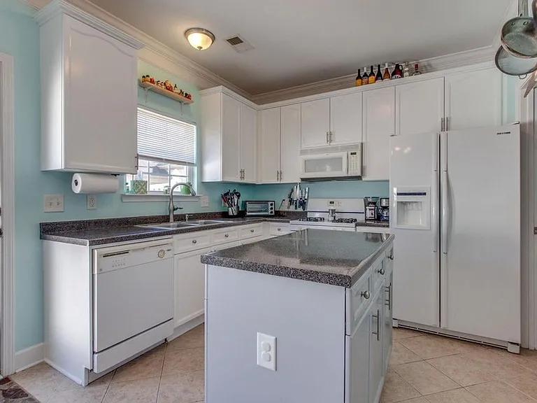 904 Tote Ln — Photo 6