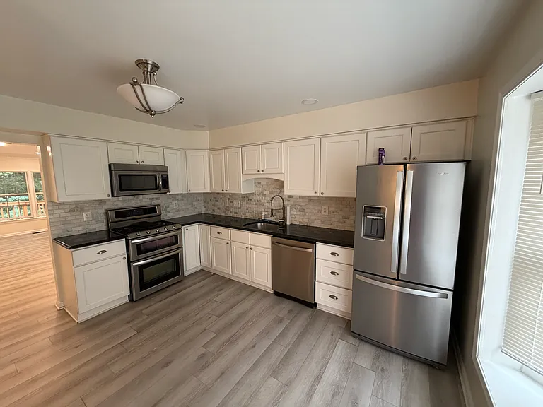 6012 Loganwood Dr — Photo 7