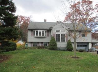 7 Lawn St, Wilmington, MA 01887