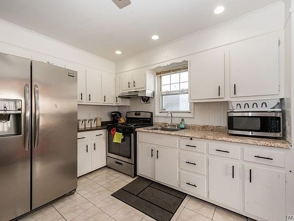 4th image of 559 Kirkman Ave