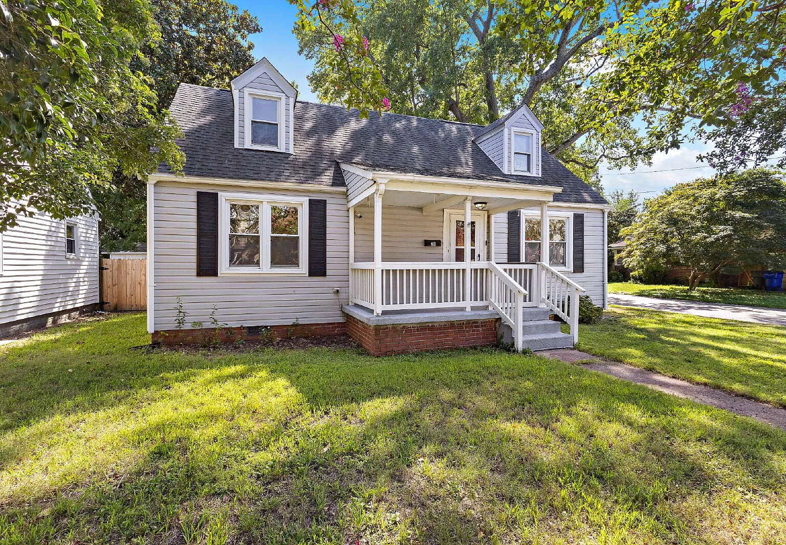 4 bed, 2.0 bath, 1500 sqft, $2,100 — Photo 1