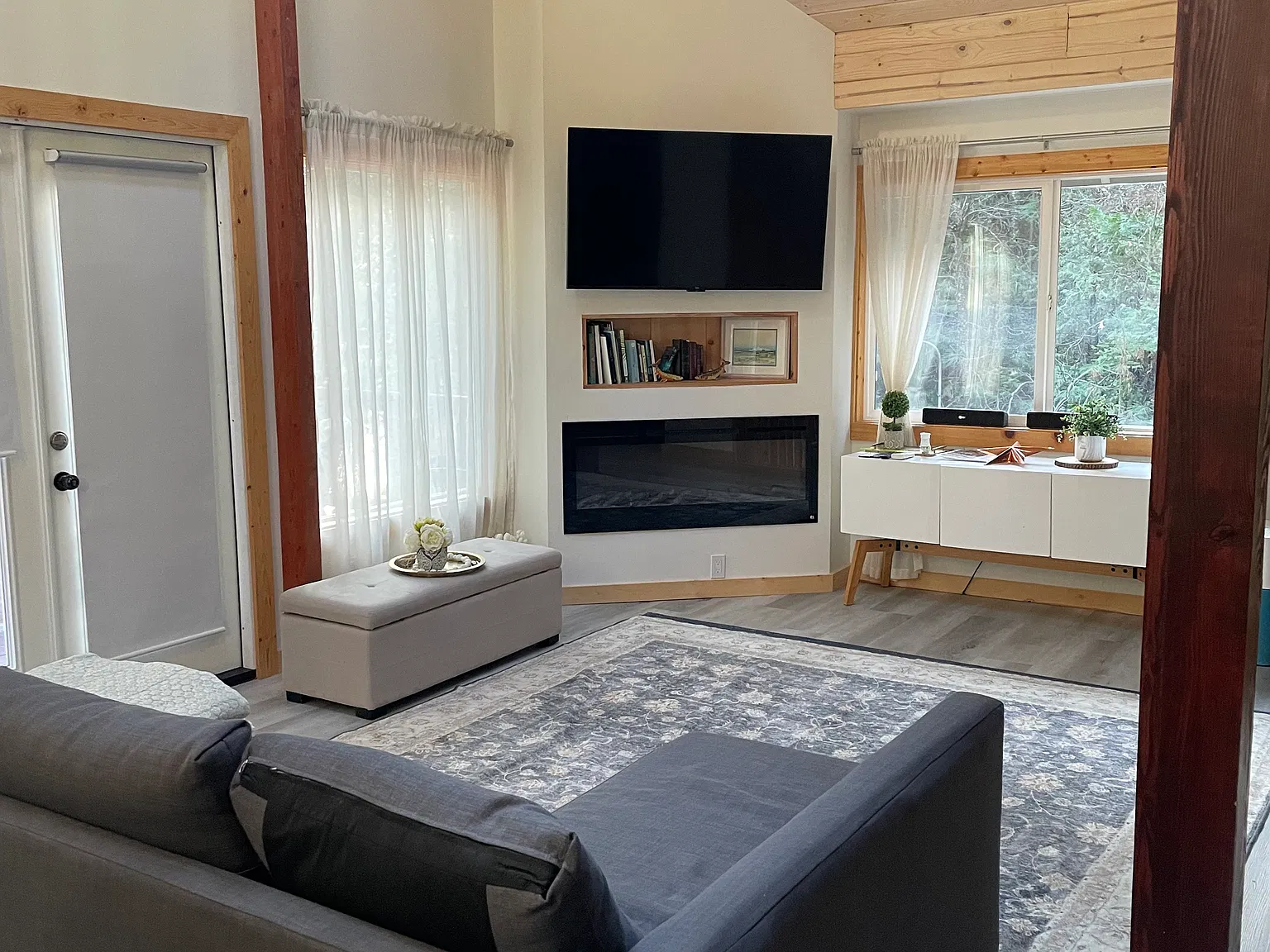 3 bed, 2200 sqft, $3,600 — Photo 4