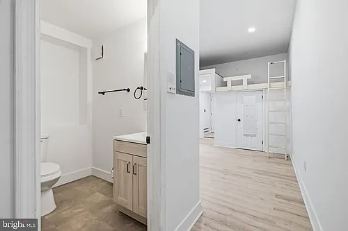 4242 Pine St Photo 1