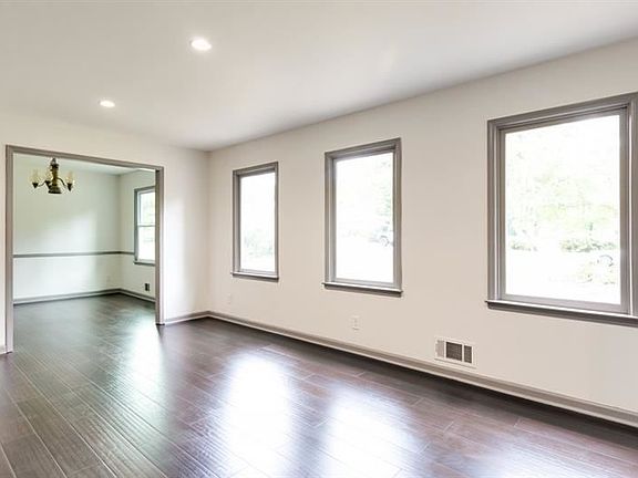 5th image of 1525 Basswood Ct