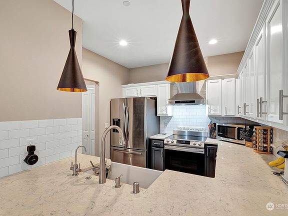 4th image of 1731 10th Avenue NE #B114