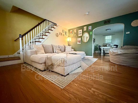 3rd image of 121 N Bradford Ave