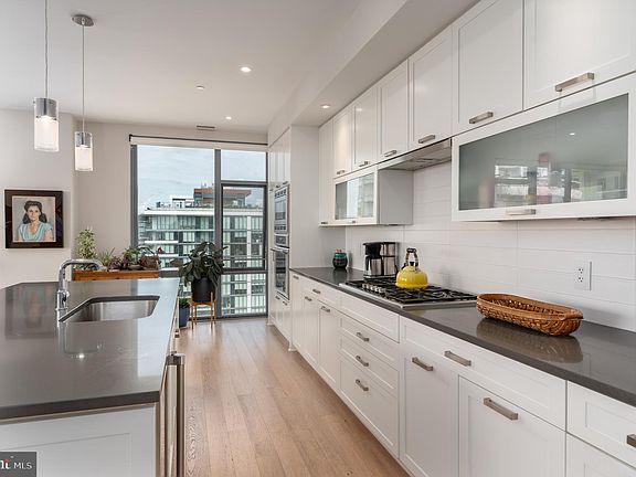 5th image of 4960 Fairmont Ave #Penthouse 2