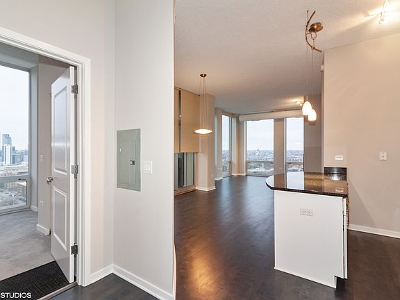 5th image of 700 N Larrabee St #72