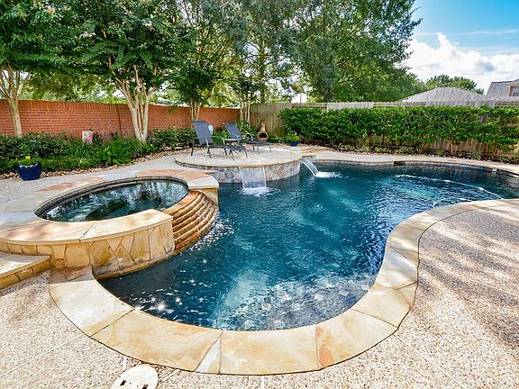 3rd image of 16819 Laguna Springs Dr