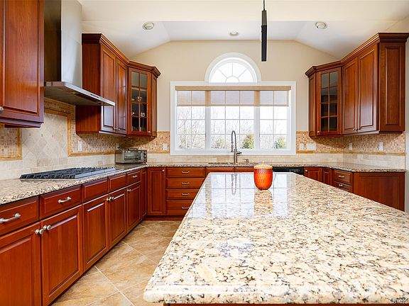 4th image of 78 Moore Road