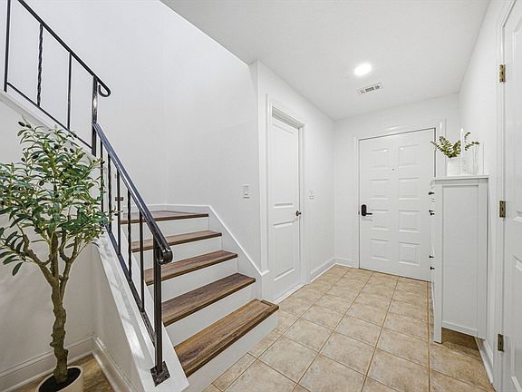 4th image of 153 Greenbrook Dr