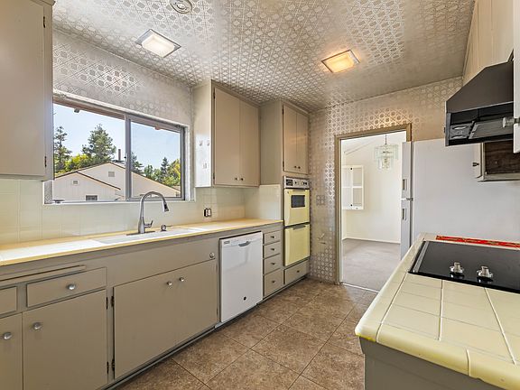 3rd image of 1066 San Pasqual St APT 24