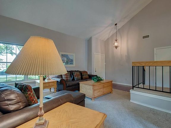 4th image of 2505 Livingston Ln