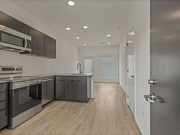 5th image of 1928 9th Ave N #102
