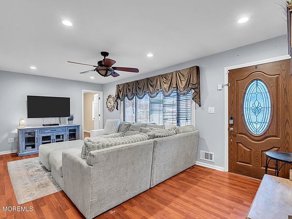 3rd image of 267 Emerald Drive