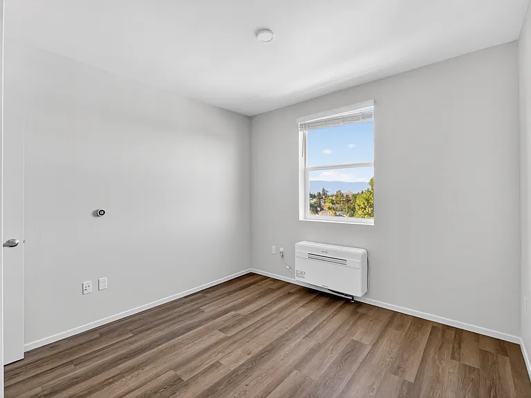 Dry Creek Crossing Apartments — Photo 54