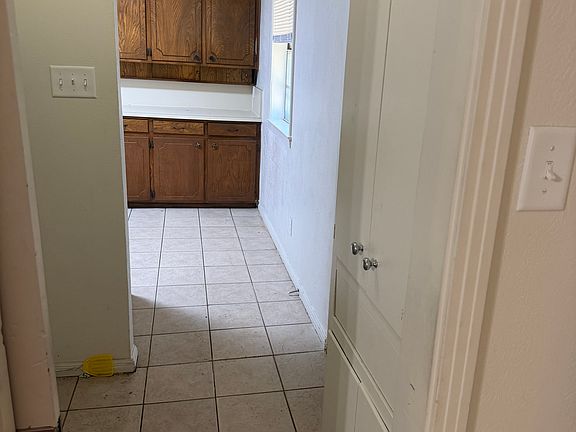 4th image of 7408 Mohawk Ave