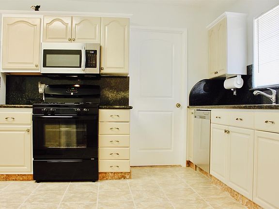 5th image of 7006 Thomas Dr