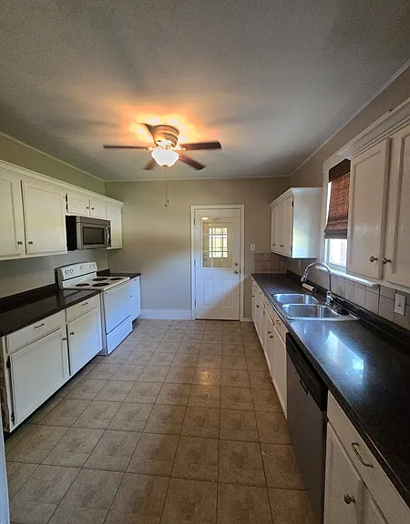 200 Henley Perry Dr — Photo 5