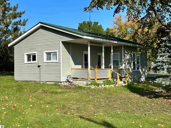 2497 Lake St, Central Lake, MI 49622