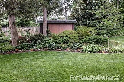 Electrified 12' x 16' garden shed in back, built on slab