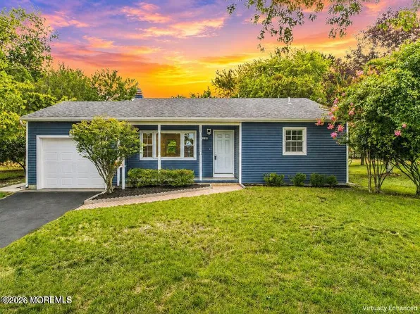 109 Edinburgh Court, Toms River, NJ 08757