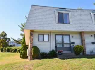 27 Chestnut Ct #27, Cromwell, CT 06416