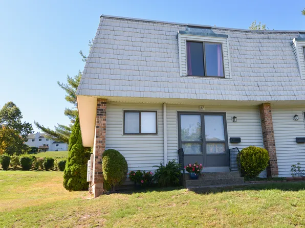 27 Chestnut Court #27, Cromwell, CT 06416